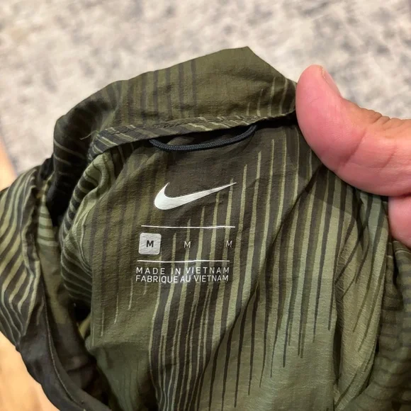 Nike Impossibly Light Running Jacket Hooded Packable Full Zip Reflective Medium - Picture 7 of 13